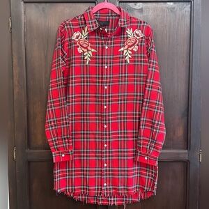 Kendall & Kylie Red Plaid Shirt Dress Embroidered Floral Detail Size Medium NWT